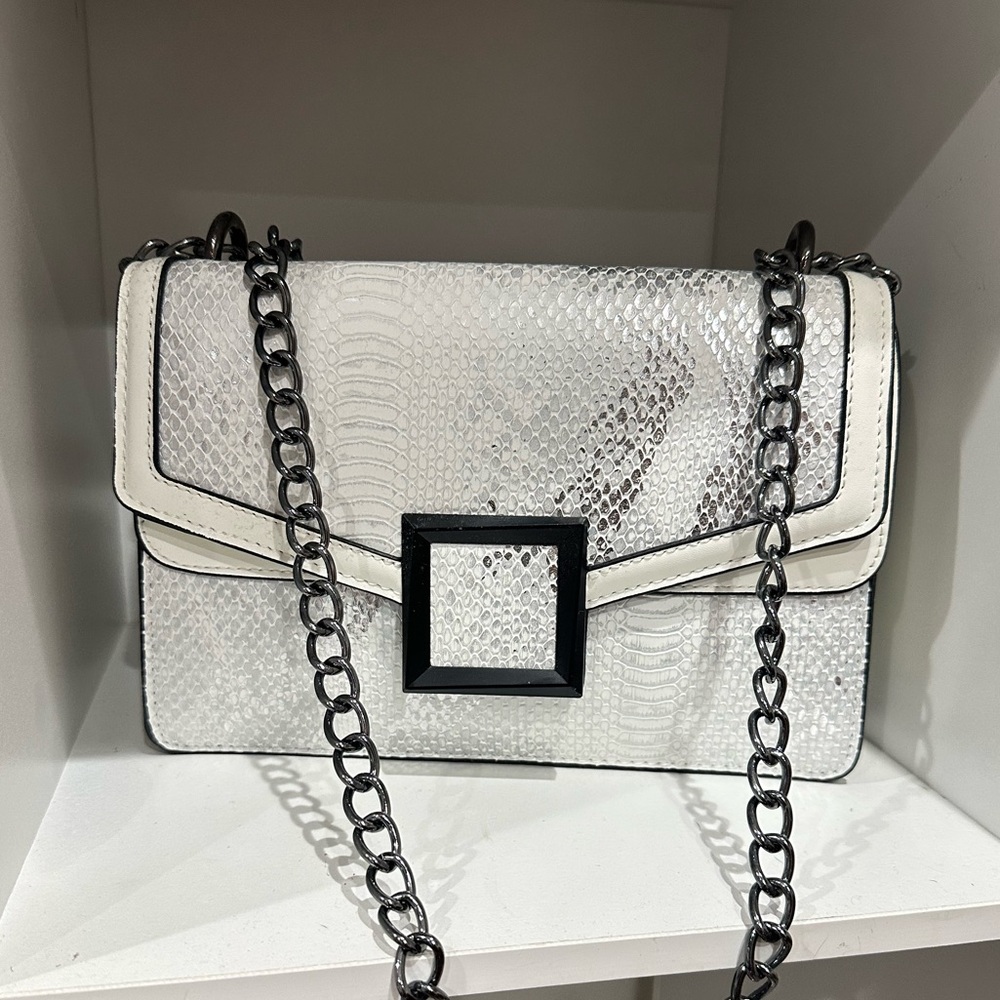 White Textured Chain-strap Shoulder Bag
